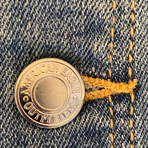 American Eagle Outfitters Short Stonewashed Jean Skirt w Buttons/Size 4/Stretch - Picture 2 of 8